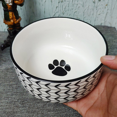 Keraamiline kauss koeratoidu jaoks