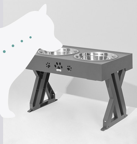 Τραπέζι με μπολ για φαγητό και νερό