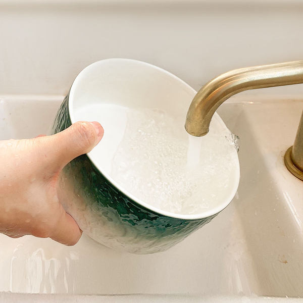 Bol de mâncare din ceramică cu suport din lemn pentru câini