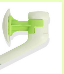 Adăpator de apă din plastic