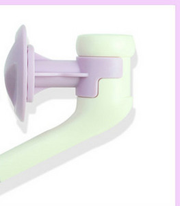 Adăpator de apă din plastic