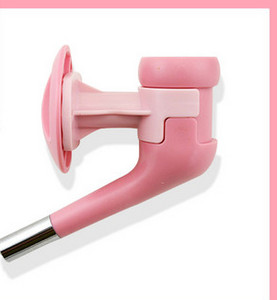 Adăpator de apă din plastic