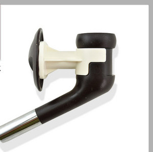 Adăpator de apă din plastic