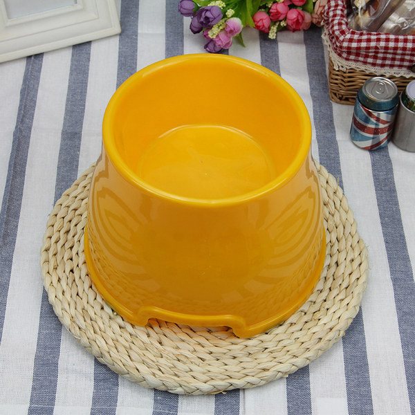 Okrugla plastična posuda za hranu za pse