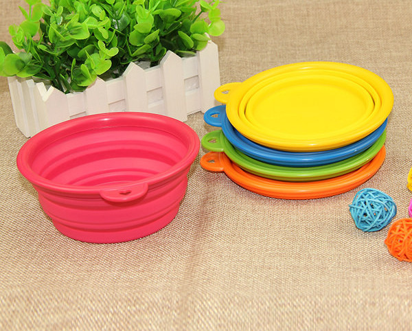 Bol pentru câini pliabil din silicon