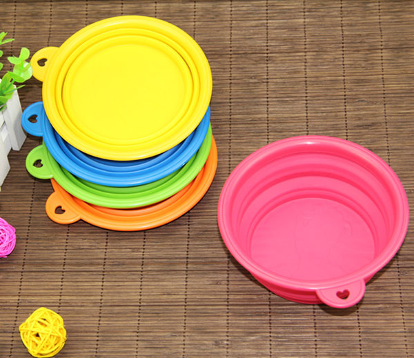 Bol pentru câini pliabil din silicon