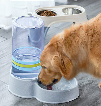 Τροφή και νερό για σκύλους σε δύο μοντέλα με δοσομετρητή