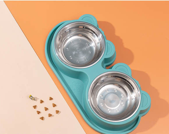 Posuda za pse s dva plastična odjeljka