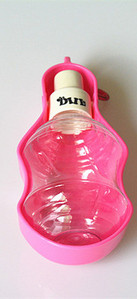 Sticla de apă din plastic pentru câini potrivită pentru plimbare - de la 250 ml sau 500 ml