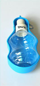Sticla de apă din plastic pentru câini potrivită pentru plimbare - de la 250 ml sau 500 ml