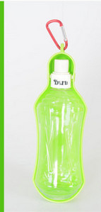 Sticla de apă din plastic pentru câini potrivită pentru plimbare - de la 250 ml sau 500 ml