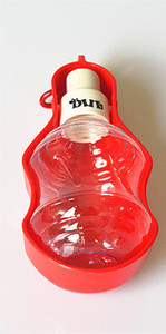 Sticla de apă din plastic pentru câini potrivită pentru plimbare - de la 250 ml sau 500 ml