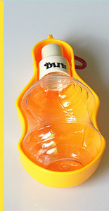 Sticla de apă din plastic pentru câini potrivită pentru plimbare - de la 250 ml sau 500 ml