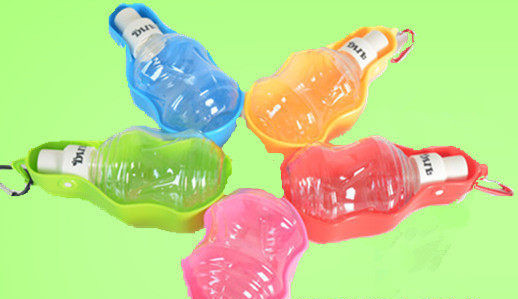 Sticla de apă din plastic pentru câini potrivită pentru plimbare - de la 250 ml sau 500 ml