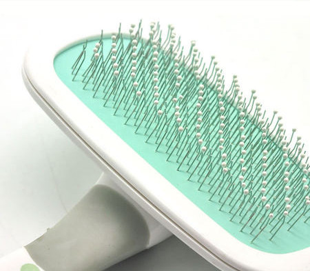 Dviejų dydžių plastikinės šukos šunims