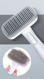 Pintsel koerte kammimiseks, mille funktsioon on lihtne eemaldada liigne karv