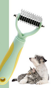 Pieptene pentru pieptănarea animalelor de companie