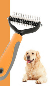 Pieptene pentru pieptănarea animalelor de companie