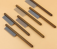 Kamm lemmikloomade parasiitide eemaldamiseks