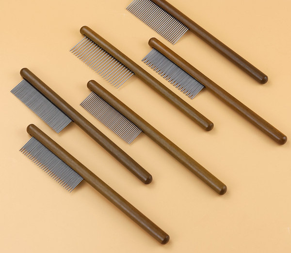 Kamm lemmikloomade parasiitide eemaldamiseks