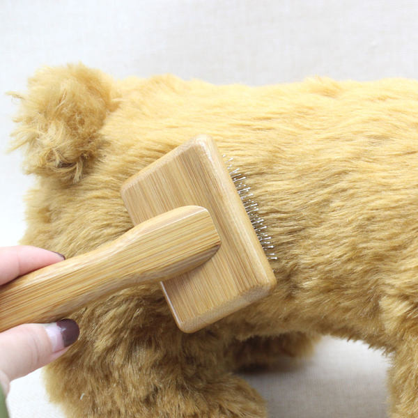 Pieptene pentru îngrijirea la domiciliu a unui câine - trei dimensiuni