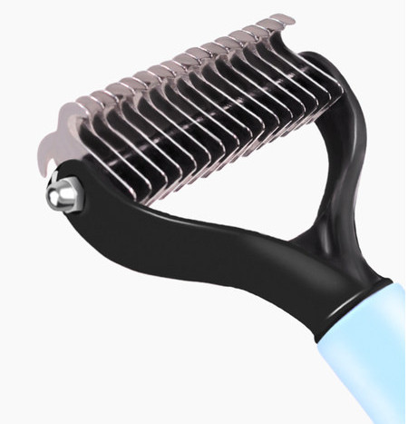 Šepetys negyviems šunų plaukams ir susivėlimams pašalinti