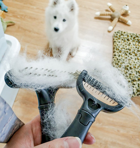 Šepetys negyviems šunų plaukams ir susivėlimams pašalinti