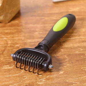 Pieptene de toaletare pentru caini