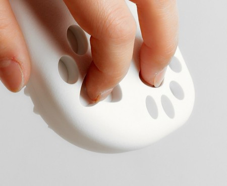 Perie din silicon pentru caini potrivita pentru pieptanat si baie