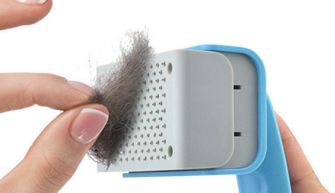 Češalj s metalnim sjekutićima za pse