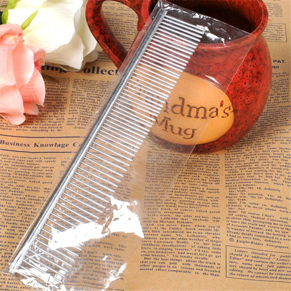 Ανοξείδωτη χτένα για την περιποίηση ενός σκύλου