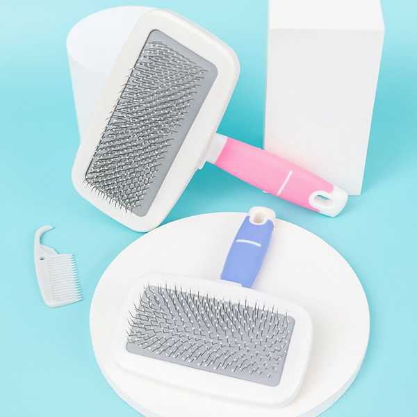 Pieptene pentru pieptănarea părului de câine