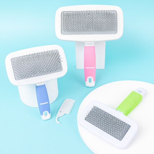 Pieptene pentru pieptănarea părului de câine