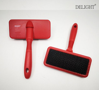 Pieptene pentru pieptănarea unui câine