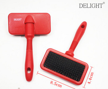 Pieptene pentru pieptănarea unui câine