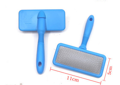 Pieptene pentru pieptănarea unui câine