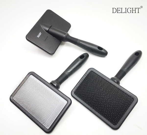 Pieptene pentru pieptănarea unui câine