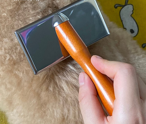 Puidust hari koerakarvade kammimiseks - kaks suurust