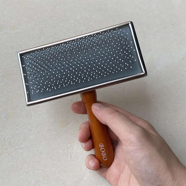 Puidust hari koerakarvade kammimiseks - kaks suurust