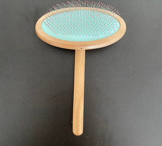 Perie din lemn cu freze metalice pentru caini