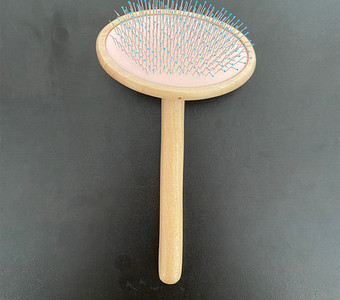 Perie din lemn cu freze metalice pentru caini