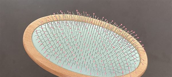 Perie din lemn cu freze metalice pentru caini