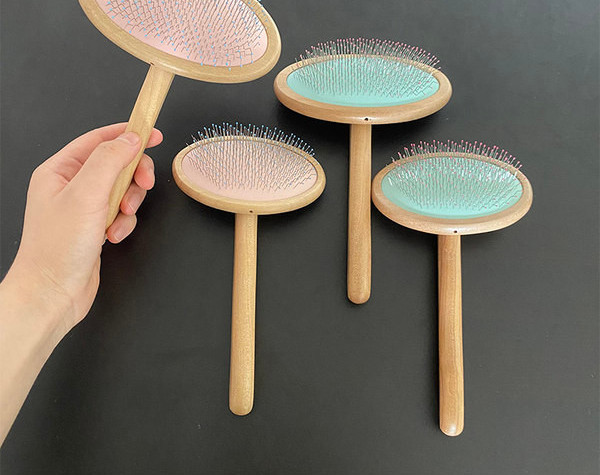 Perie din lemn cu freze metalice pentru caini