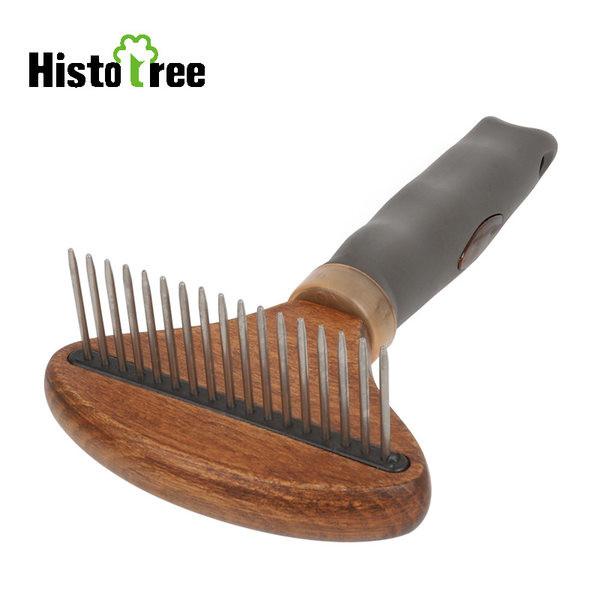 Pieptene pentru un câine cu păr lung