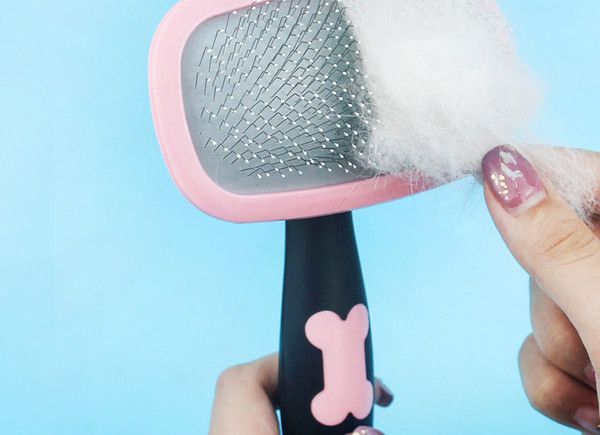 Perie pentru animale de companie cu mâner rotativ