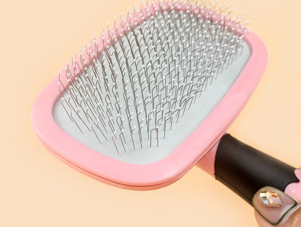 Perie pentru animale de companie cu mâner rotativ