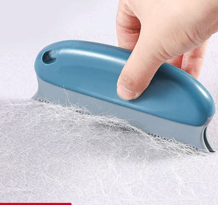 Metalni češalj za skupljanje pseće dlake s namještaja