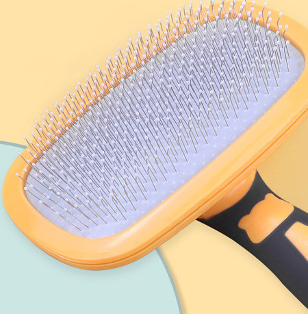 Βούρτσα αποτρίχωσης κατοικίδιων ζώων σε διαφορετικά μοντέλα