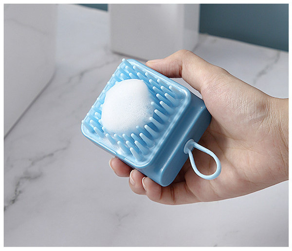 Perie pătrată pentru pieptănarea unui câine