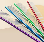 Pieptene colorat pentru un câine - 16 cm